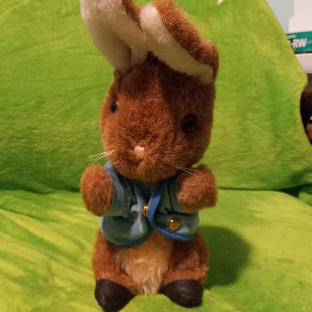Vintage Peter Rabbit USA Eden Plush Beatrix Potter Musical Wind Up Works 12"